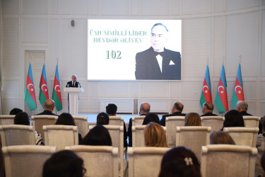 Gəncədə Ulu Öndər Heydər Əliyevin 102 illiyinə həsr olunmuş beynəlxalq elmi konfrans keçirilib