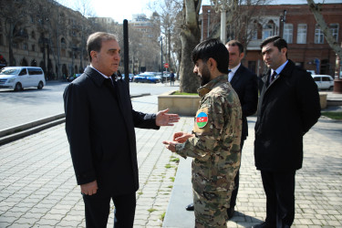 Niyazi Bayramov asudə vaxtında şəhər sakinləri ilə görüşüb