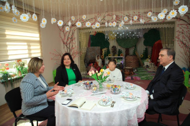 Niyazi Bayramov uşaq evinin sakinini ad günü münasibətilə təbrik edib