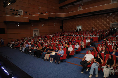 ADA Universitetinin müəllim və tələbələri “O olmasın, bu olsun” operettasını Gəncədə təqdim ediblər