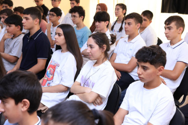 Gəncədə “Hüquqlarınla parla!” layihəsi çərçivəsində məktəblilərlə görüş keçirilib