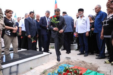 Niyazi Bayramov Laçın rayonunda itkin düşərək həlak olan hərbçinin dəfn mərasimində iştirak edib