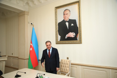 Niyazi Bayramov Hacı Tahir Abbasovu və Qoşqar Məmmədovu təbrik edib