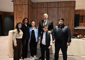 İlham Əliyev və birinci xanım Mehriban Əliyeva Gəncədə keçirilən III MDB Oyunlarının təntənəli açılış mərasimini izləyiblər