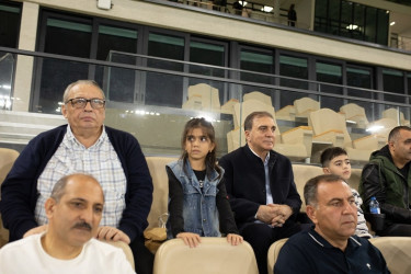 Niyazi Bayramov şəhid övladları ilə birgə “Kəpəz” PFK-nın növbəti oyununu izləyib