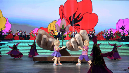 İlham Əliyev və birinci xanım Mehriban Əliyeva Gəncədə keçirilən III MDB Oyunlarının təntənəli açılış mərasimini izləyiblər