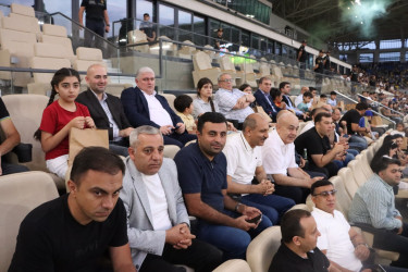 Niyazi Bayramov şəhid övladları ilə birgə “Kəpəz” – “Turan-Tovuz” oyununu izləyib