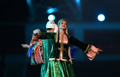 İlham Əliyev və birinci xanım Mehriban Əliyeva Gəncədə keçirilən III MDB Oyunlarının təntənəli açılış mərasimini izləyiblər