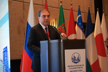 Niyazi Bayramov Səmərqənd şəhərində “Qardaş şəhərlər” I Beynəlxalq Forumunda iştirak edir