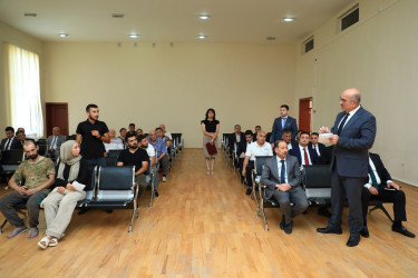 Niyazi Bayramov 31 nömrəli tam orta məktəbdə sakinlərlə görüşüb