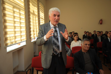 Niyazi Bayramov 30 nömrəli tam orta məktəbdə vətəndaş qəbulu keçirib