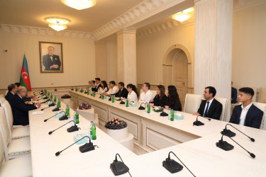 Gəncədə yüksək bal toplayan məzunlarla görüş keçirilib