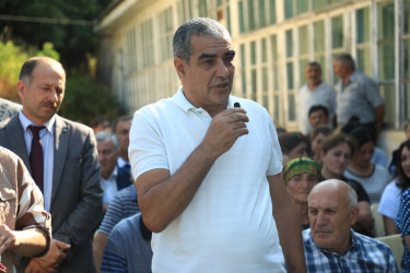 Niyazi Bayramov Hacıkənd qəsəbəsinin sakinləri ilə görüşüb