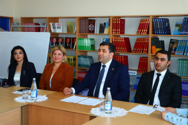 Milli Məclisin deputatı Müşfiq Cəfərov Uşaq Səfirlər Məclisinin Gəncə şəhəri üzrə fəalları ilə görüşüb