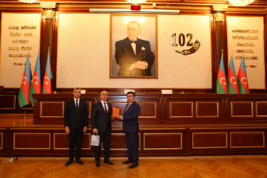 Niyazi Bayramov Aparatın əməkdaşlarını peşə bayramı münasibətilə təbrik edib