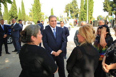 Niyazi Bayramov şəhid ailələri ilə görüşüb