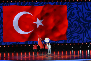 İlham Əliyev və birinci xanım Mehriban Əliyeva Gəncədə keçirilən III MDB Oyunlarının təntənəli açılış mərasimini izləyiblər