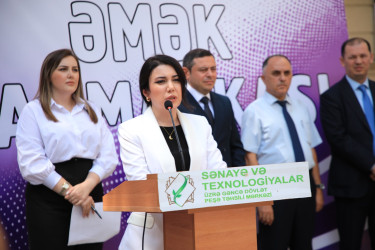 Gəncədə ixtisaslaşdırılmış əmək yarmarkası keçirilib