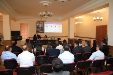 Gəncədə dövlət qulluqçuları üçün təlimlər keçirilib