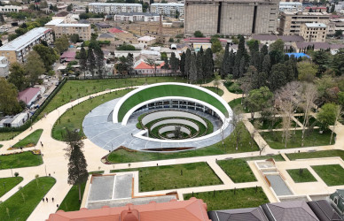 İlham Əliyev Gəncə Memorial Kompleksinin açılışında iştirak edib