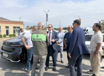 Niyazi Bayramov Gəncədə aparılan təmir-tikinti işlərinin gedişatı ilə yerində maraqlanıb