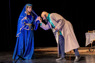 ADA Universitetinin müəllim və tələbələri “O olmasın, bu olsun” operettasını Gəncədə təqdim ediblər