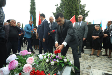 Niyazi Bayramov şəhid Erkin Hüseynovun il mərasimində iştirak edib