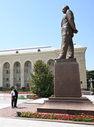 Prezident İlham Əliyev və birinci xanım Mehriban Əliyeva Gəncə şəhərində olublar