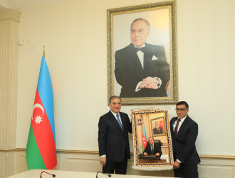 Niyazi Bayramov beynəlxalq yarışlarda fərqlənən idmançılarla görüşüb