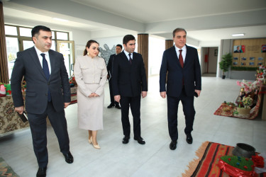 Niyazi Bayramov 37 nömrəli tam orta məktəbdə vətəndaşlarla qəbul keçirib