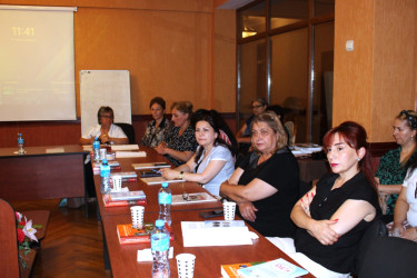 Gəncədə “Əlilliyi olan şəxslərlə peşəkar etik davranış qaydaları” mövzusunda təlim keçirilib