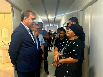 Şəhər rəhbəri şəhid atasını xəstəxanada ziyarət edib