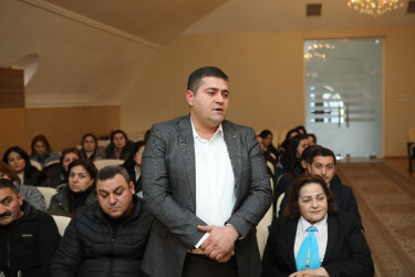 Niyazi Bayramov Məhsəti Gəncəvi Mərkəzində vətəndaşlarla görüşüb