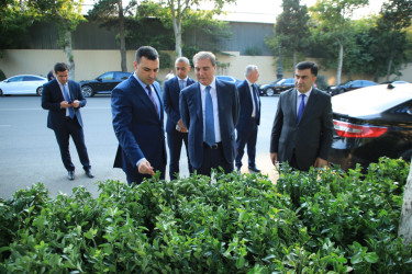 Niyazi Bayramov şəhərdə yenidənqurma işləri aparılan bir sıra ərazilərə baxış keçirib