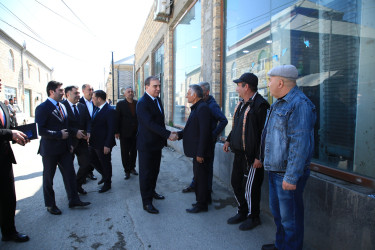 Niyazi Bayramov asudə vaxtında vətəndaşlarla görüşərək onların müraciətlərini dinləyib