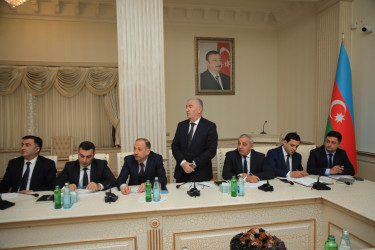 Niyazi Bayramov şəhid ailələrinin müraciətlərini dinləyib