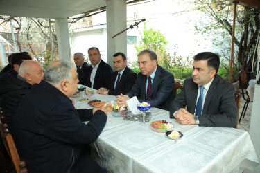 Niyazi Bayramov mərhum Rəfat Cuvarlinskinin ailəsini ziyarət edib