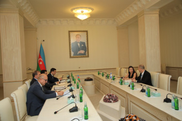 Niyazi Bayramov İsrailin Azərbaycandakı səfiri ilə görüşüb