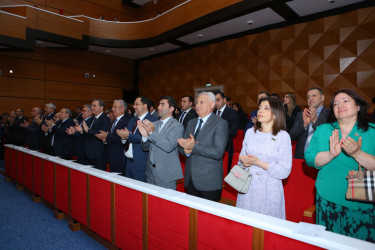 Gəncədə Özbəkistanın Azərbaycandakı Fəxri Konsulluğu tərəfindən “Sevənlərindir dünya” adlı tamaşa təşkil olunub
