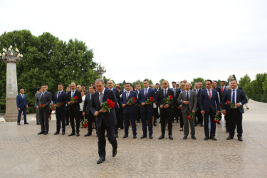 Niyazi Bayramov Aparatın əməkdaşlarını peşə bayramı münasibətilə təbrik edib