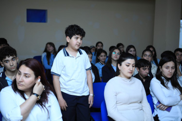 Şagirdlərlə “Rəqəmsal dünyada təhlükəsizlik” mövzusu müzakirə olunub