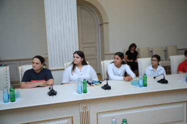 Niyazi Bayramov müxtəlif idman növləri üzrə yüksək nəticələr göstərən idmançılarla görüşüb