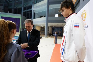 Gəncə İdman Sarayında III MDB Oyunları çərçivəsində üzgüçülük yarışları üzrə növbəti qaliblər müəyyən olunub