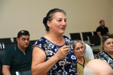 Niyazi Bayramov 31 nömrəli tam orta məktəbdə sakinlərlə görüşüb