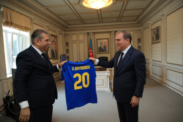 Niyazi Bayramov "Kəpəz" PFK-nın İdarə Heyətinin sədri ilə görüşüb