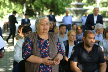 Gəncə Şəhər İcra Hakimiyyətinin başçısı sakinlərlə səyyar görüş keçirib