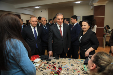 Gəncədə əlilliyi olan şəxslərin əl işlərindən ibarət satış-sərgi təşkil edilib