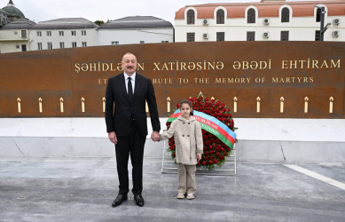 İlham Əliyev Gəncə Memorial Kompleksinin açılışında iştirak edib