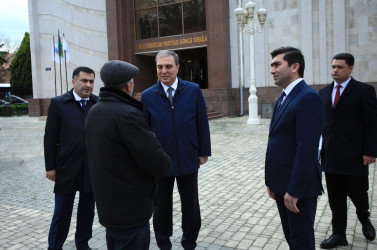 Niyazi Bayramov asudə vaxtında vətəndaşlarla görüşərək onların müraciətlərini dinləyib
