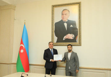 Niyazi Bayramov beynəlxalq yarışlarda fərqlənən idmançılarla görüşüb